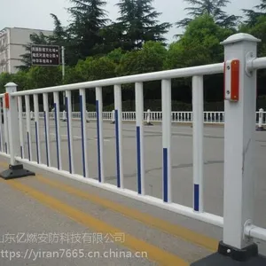 供应山东亿燃公路隔离栏 挤塑工艺塑钢护栏加工