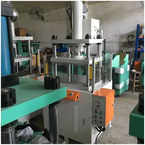 ����50T���Ͻ�ѹ�����б߻� ���Ͻ�ˮ�ڳ��л� �ѺϽ�������ѹ��