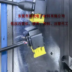 ������������ˮ��ͷ��ѹע��ģ��