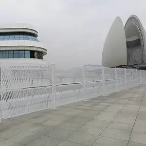 ̨ɽͭ�����·ʩ���ٱ߻��� 2cmԲ�׿������Χ��