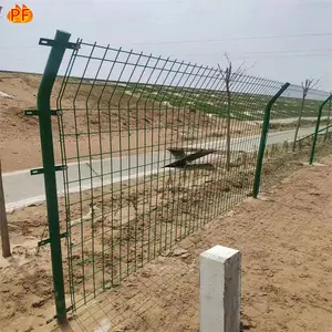 边境铁丝浸塑防护网 池湖 公园 学校隔离栅 桃型柱护栏 美观大方