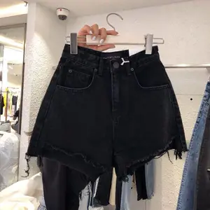 库存女士牛仔裤批发韩版潮破洞女式外贸服装短裤1-10元地摊货源