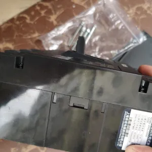 �����ܿǶ�·����������NDM2-63L/3300/63A �ֻ�