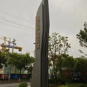 四川内江 标识标牌制作厂 【 成都黑格空间公交站台设计仿古候车亭定制 】广东烤漆不锈钢雕塑制作公司 成都雕塑公