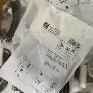 ��ƽ�ľ��ε��ʽ�ӽ�����IW5051 IW-3005-BPKG