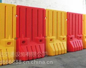 全新PE滚塑高围挡水马 注水防撞击高围栏 塑料移动防撞墩