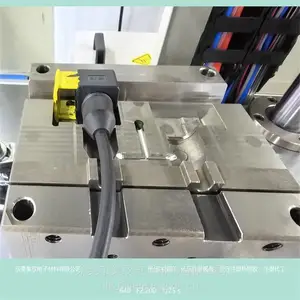 ������������ˮ��ͷ��ѹע��ģ��