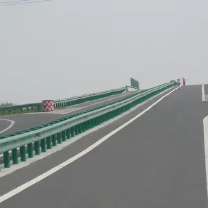 高速公路护栏网，公路隔离栏，道路防护网 昊友公司欢迎您的光临