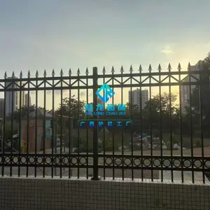 超瑞锌钢护栏采用热浸锌工艺处理,效防止钢材锈蚀