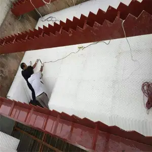 影响蜂窝斜管填料价位的因素有哪些 沉淀池斜管填料产品的切割 荣茂