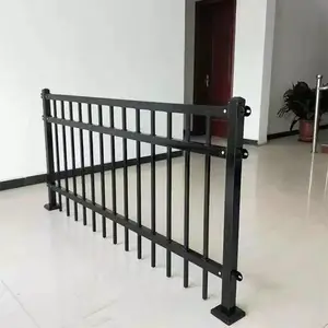 ͣ��������Χǽ�����Ŷܷ������˶������ͱ�������Χ��