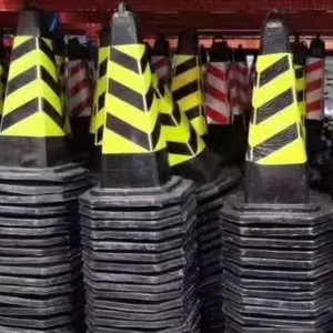 西安有卖交通设施 批发路锥 防撞桶 三孔水马的地方