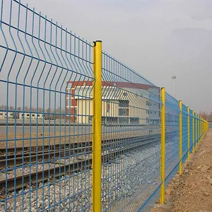 振鼎 铁丝焊接铁路封闭围栏网 浸塑三折弯隔离栅