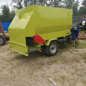 牧场自走式撒料车