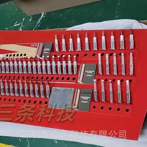 订制亚克力化妆品展示,彩妆口红展示架,超市集合店亚克力面版,明星单品陈列展示