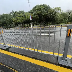 �㶫��Զ���е������������Ļ���·������ײ��ȫ�������ŵƹ�Χ��