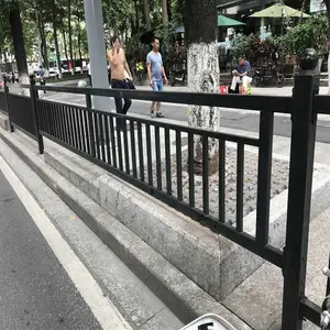 人行道护栏 马路牙子隔离围栏 锌钢铁艺护栏