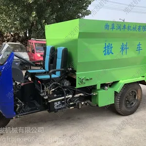 喂养西门塔尔牛用投料柴油撒料车 农村养羊加料车