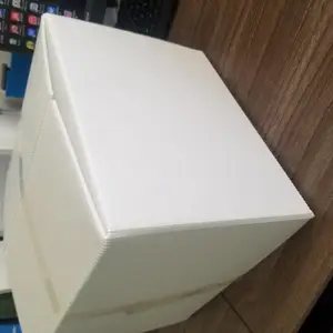 产地青岛设计生产PP中空板材质双层带盖白色周转箱