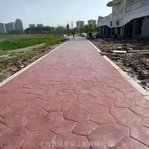 ���ڹ�԰���۵�·��ʯѹӡ��ƺ ��������ҵ԰ѹ��·����ĥ��ƺ
