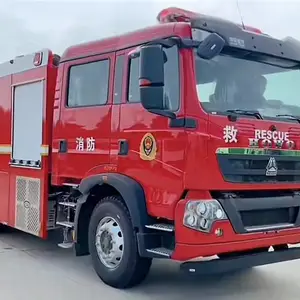 城市应急救援中国重汽8吨泡沫消防车有效控制火势