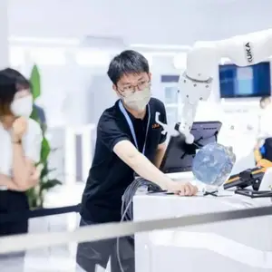基于库卡协作机械臂和光学定位的随动功能可开发手术机器人