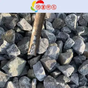������ʯ����Сʯ�ӣ��ݳ�1-3���ֺ�ɫ��ʯ����ɫ��ʯ�̻���׺ʯ