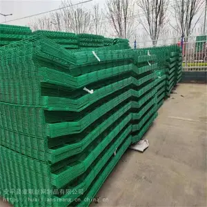 公路隔离护栏网 三角折弯围栏网 1.8米高浸塑铁丝网