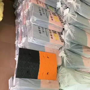 东莞市道路安装减速带减速坡施工安装道路防护用品好
