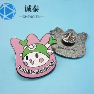 供应卡通造型珐琅徽章， 吉祥物纪念胸章，深圳景区纪念品生产