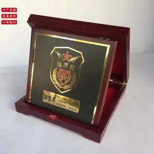 光荣退休纪念折叠木质奖牌木盒奖杯奖盘进步员工定制木框木托牌