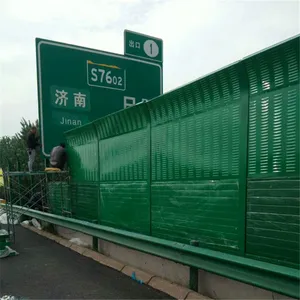 ������·�����ϣ�С������ǽ��װ