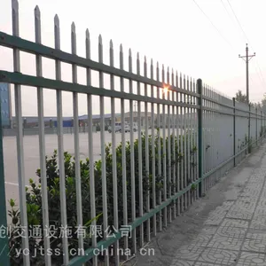 河南护栏厂供应工程建筑铁艺方管围栏厂区场地绿化防护围栏