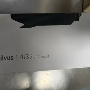 ��Ӧ�¹�ԭװ CarlZeiss ��ͷ Milvus 35mm f/1.4 ZF.2