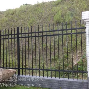 ��������п��Χǽ������ѧУ���������˹�������Χ�γ������ո�����
