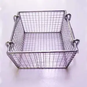 油炸食品网篮采用安全卫生不锈钢材质定制生产而成,可以广泛使用于各类油炸食品。工厂可以批量定制。