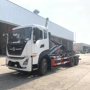 国六东风天龙后双桥20吨勾臂垃圾车，搭配35立方带盖箱体