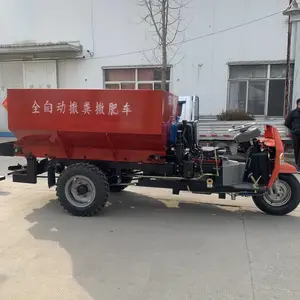 湖北猪粪撒粪车 鸡鸭粪双圆盘抛撒车 无棚三轮撒肥车