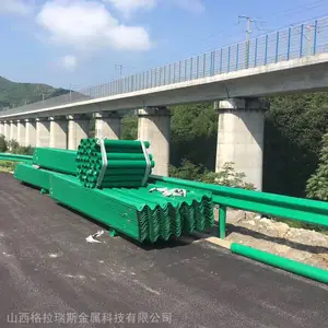 丽江国道省道波形护栏板喷塑双波护栏打入式护栏多钱一米