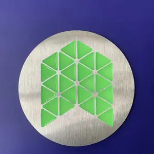 ����վ��ҹ�ⲻ��ֱ�ʶ ������ɢ���³���ͷ��ʶ