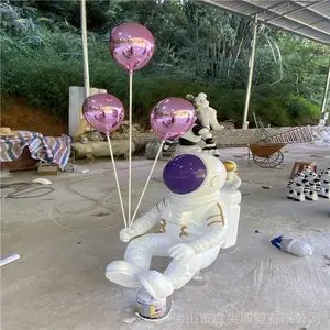 卡通人物玻璃钢雕塑 宇航员人物雕像 展览馆航天景观小品