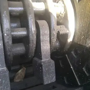 定做玄武岩箱式破碎机耐磨高铬合金复合锤头 青石锤式打砂机甩锤