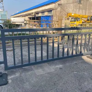 �㶫��Զ���е������������Ļ���·������ײ��ȫ�������ŵƹ�Χ��