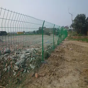 圈地护栏网 新能源光伏区围墙网 包塑铁丝围栏网