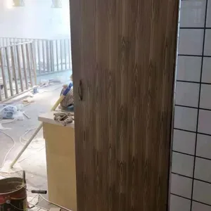木纹漆厂家 仿木纹漆施工,水泥护栏金属镀锌管做仿木纹效果