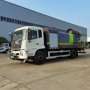 城市街道的喷雾抑尘车 防疫消毒喷雾车