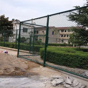 PE包塑围墙网 大学球场护栏网 运动场地围栏网