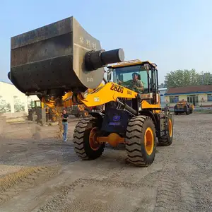 939装载机改装搅拌机 野外作业用铲车搅拌斗视频