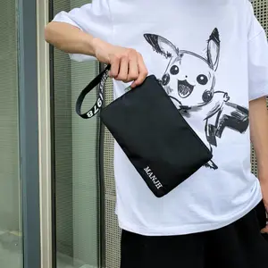 �¿���ʿ���ð�ʱ�г���Ҹ�°������Я����Ů�����ʵ���ֻ���
