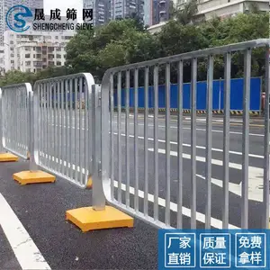 惠州人行道安全防护栏 深圳热镀锌中央隔离栏-黄色底座 甲型道路栏杆